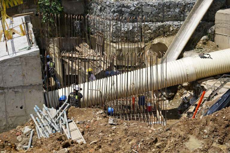 Imagen de obra de ampliación vial en San Antonio de Prado