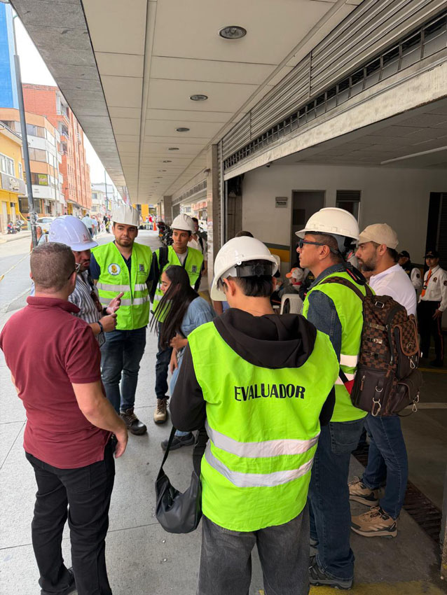 Imagen ingenieros terremoto Colombia (10)