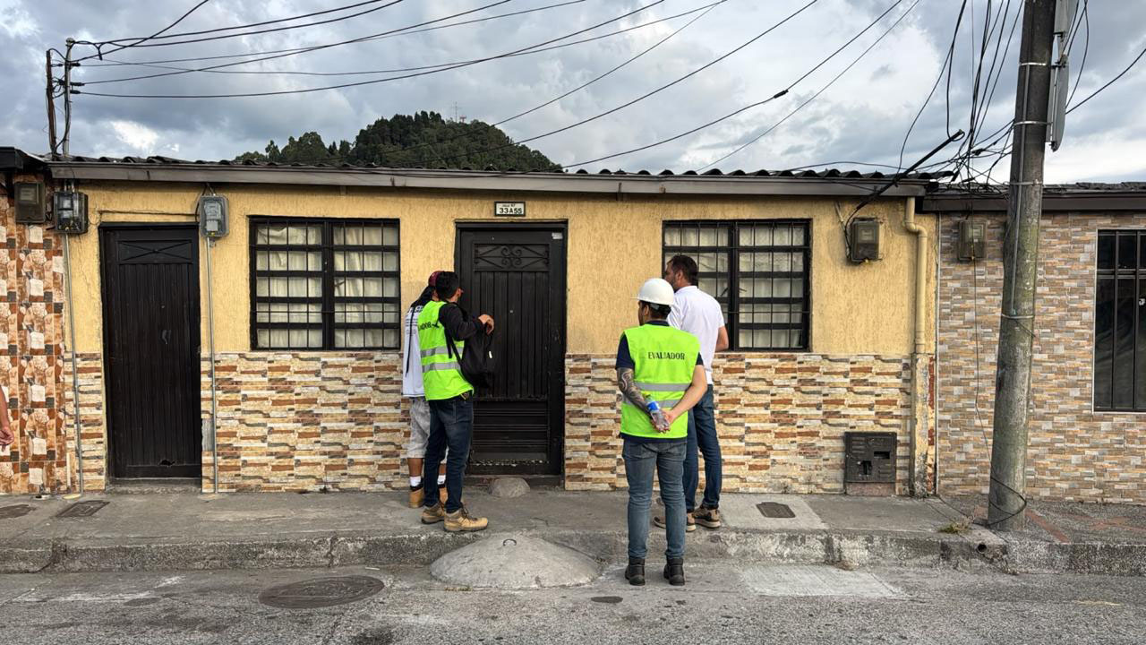 Imagen ingenieros terremoto Colombia (13)
