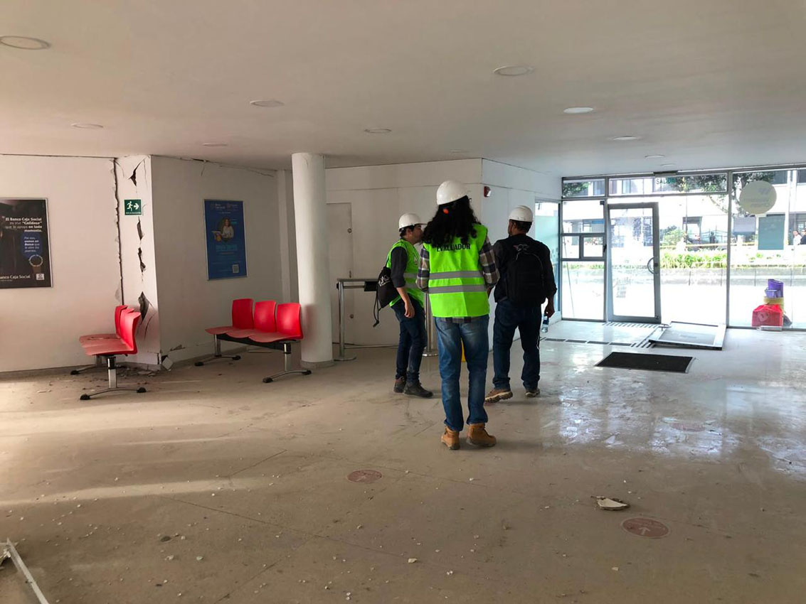 Imagen ingenieros terremoto Colombia (14)