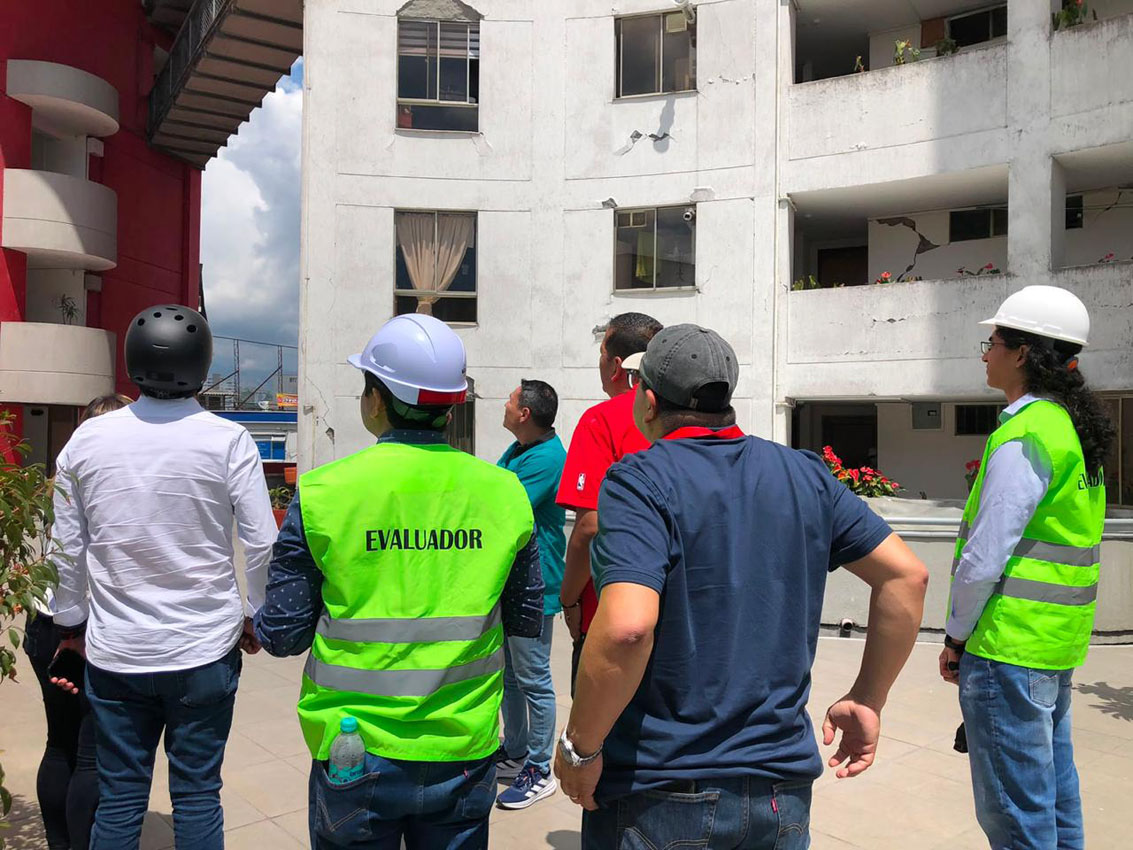 Imagen ingenieros terremoto Colombia (18)