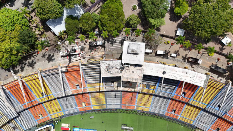 Imagen panorámica de la tribuna occidentea del Atanasio Girardot sin techo