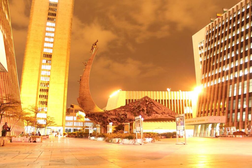 Plaza de la Libertad noche