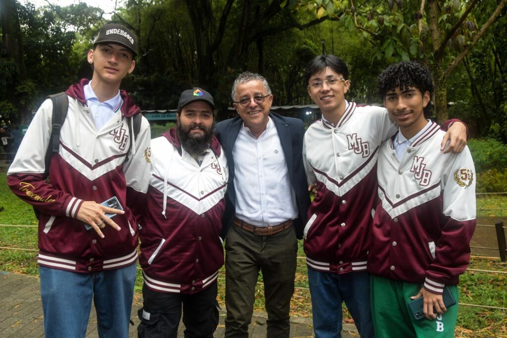 El equipo llevó su trabajo a la Climate Week Medellín Estudiantes con Profesor