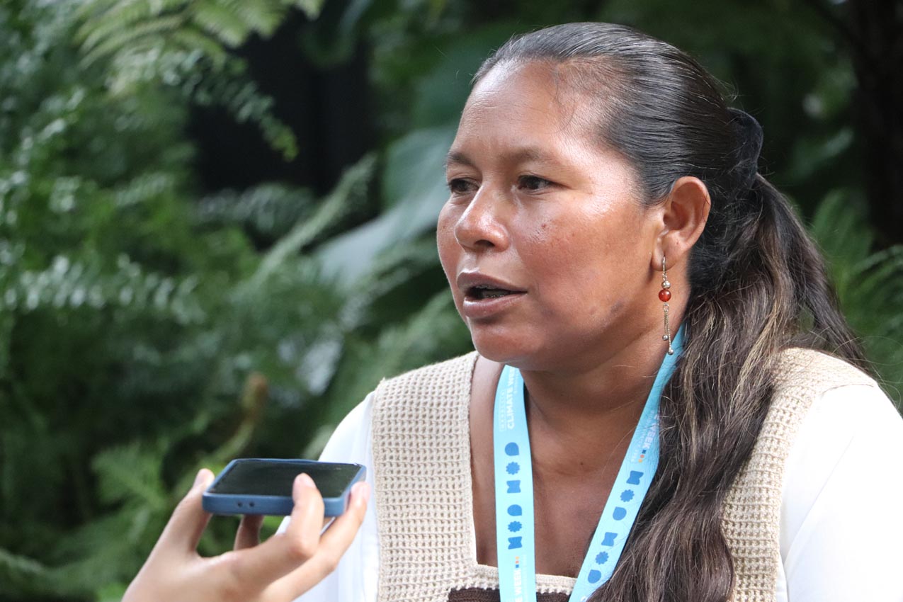 Isabel María Uriana, lideresa wayuu, durante la entrevista que le hicimos en el Jardín Botánico de Medellín. Isabel María Uriana, lideresa wayuu, durante la entrevista que le hicimos en el Jardín Botánico de Medellín.