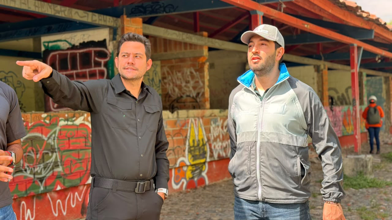 Imagen Alcaldía de Medellín demolió pesebreras vinculadas al narcotráfico (2)