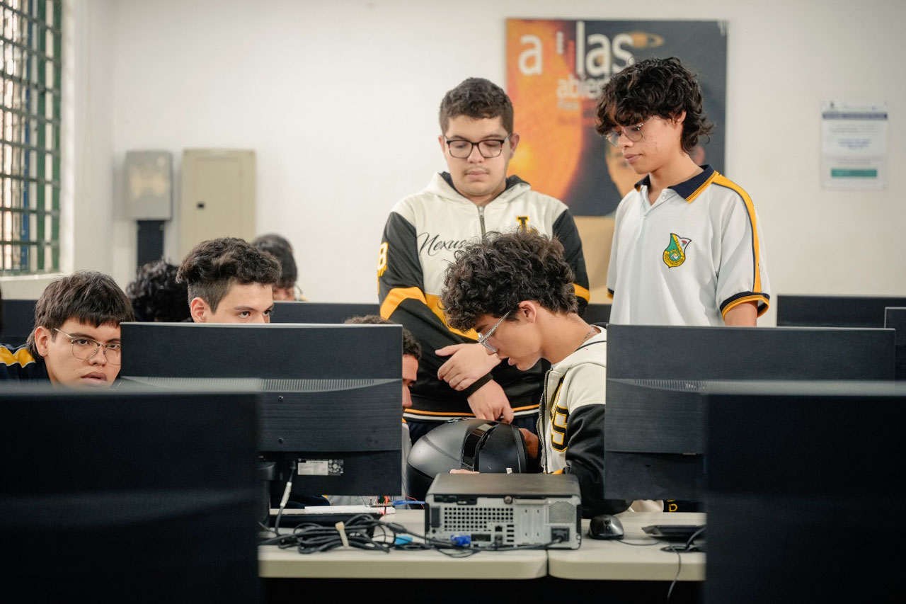 Imagen Estudiantes de Medellín desarrollan un casco inteligente (4)