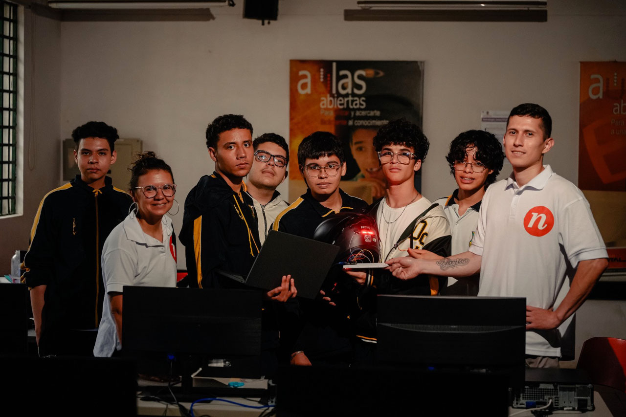 Imagen Estudiantes de Medellín desarrollan un casco inteligente (5)