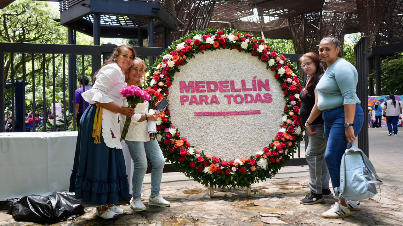 Gran Noche Medellín reconoció a 20 mujeres Imagen Gran Noche Medellín reconoció a 20 mujeres (1)
