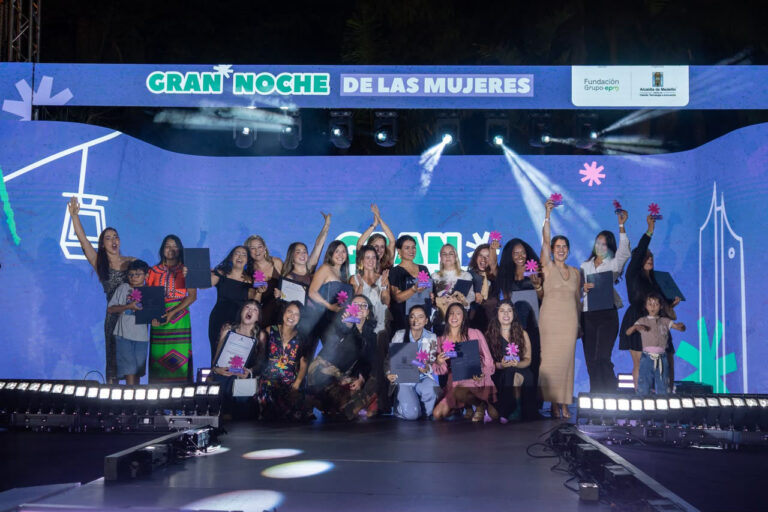 Imagen Gran Noche Medellín reconoció a 20 mujeres (3)