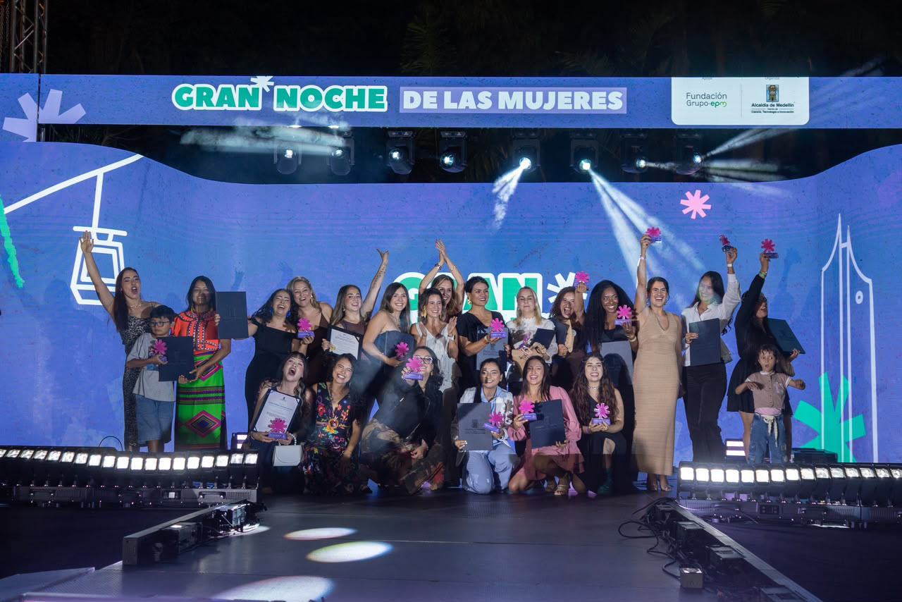 Imagen Gran Noche Medellín reconoció a 20 mujeres (3)