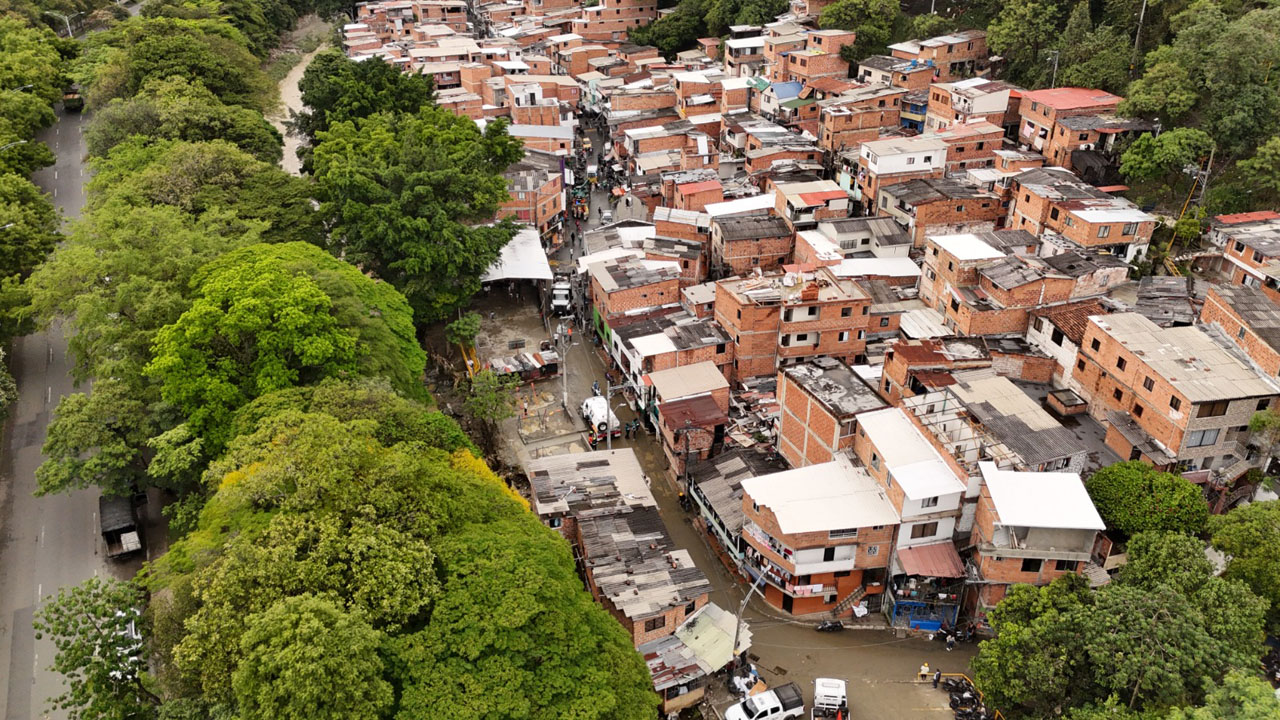 Imagen Limpieza sostenible utilizan agua no potable en espacios públicos de Medellín (3)