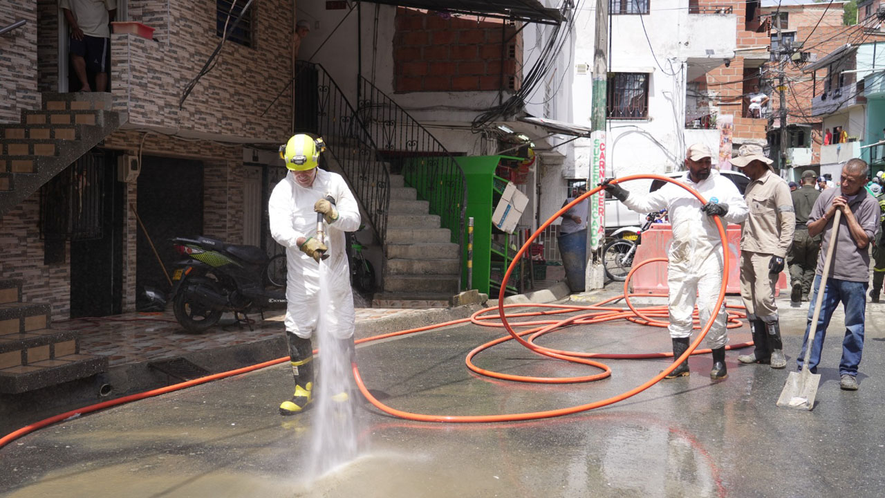 Imagen Limpieza sostenible utilizan agua no potable en espacios públicos de Medellín (4)