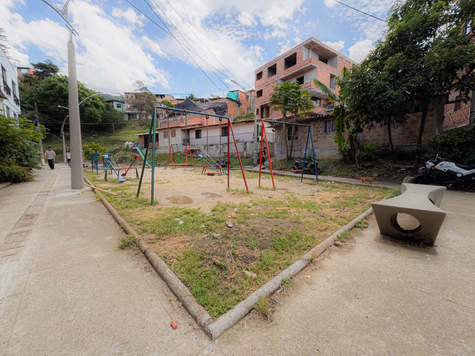 Imagen Los parques infantiles de Medellín se transforman el Distrito recibió 34 propuestas para su renovación (1)