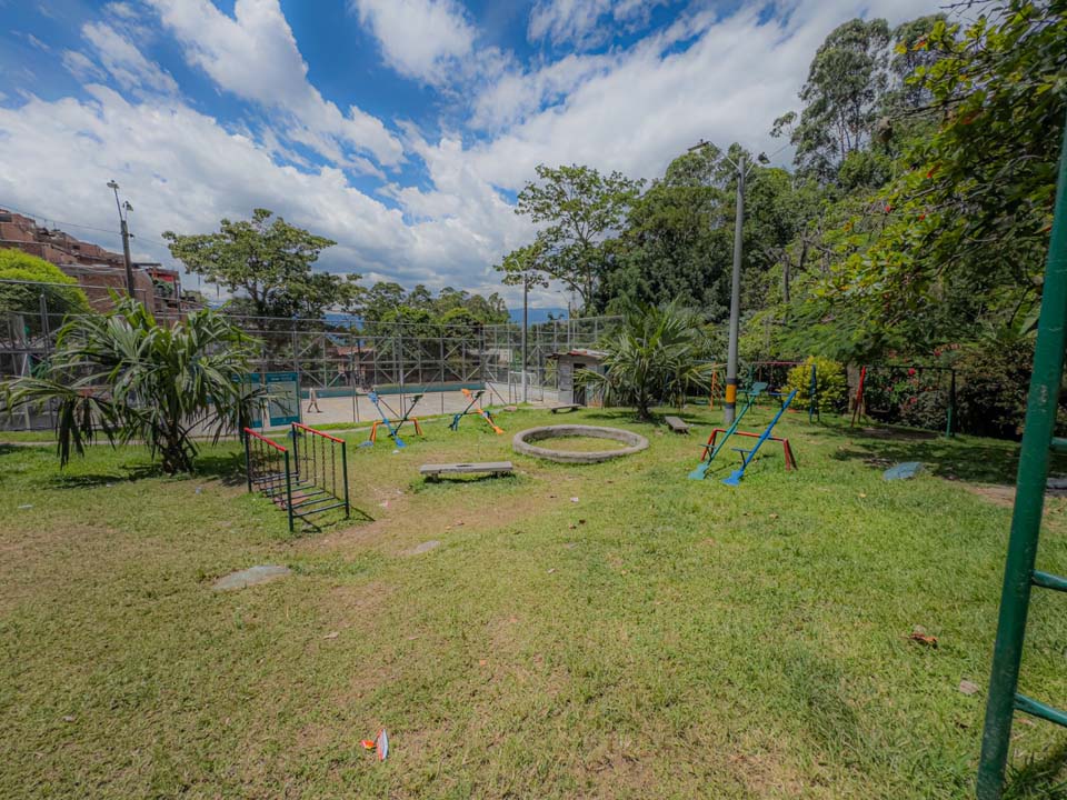 Imagen Los parques infantiles de Medellín se transforman el Distrito recibió 34 propuestas para su renovación (1)
