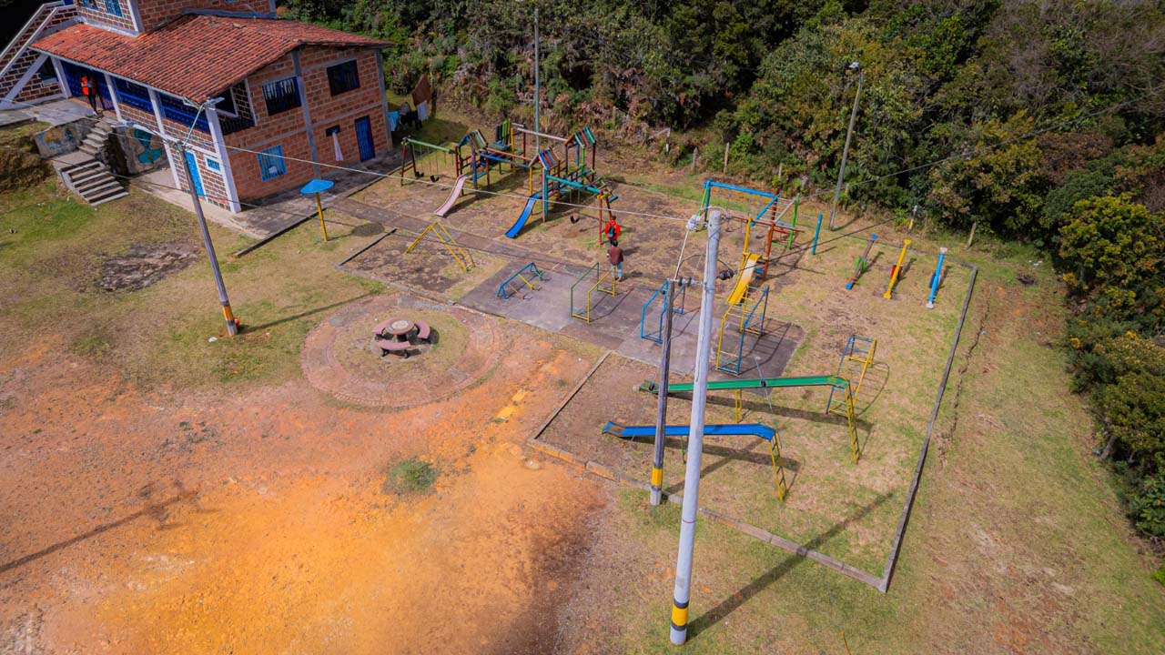 Imagen Los parques infantiles de Medellín se transforman el Distrito recibió 34 propuestas para su renovación (1)