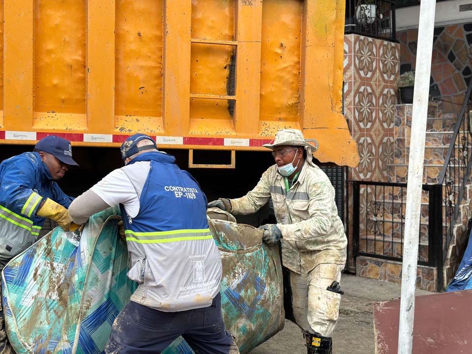 Imagen Medellín acompaña a 279 familias con 450 ayudas y atención en salud (1)