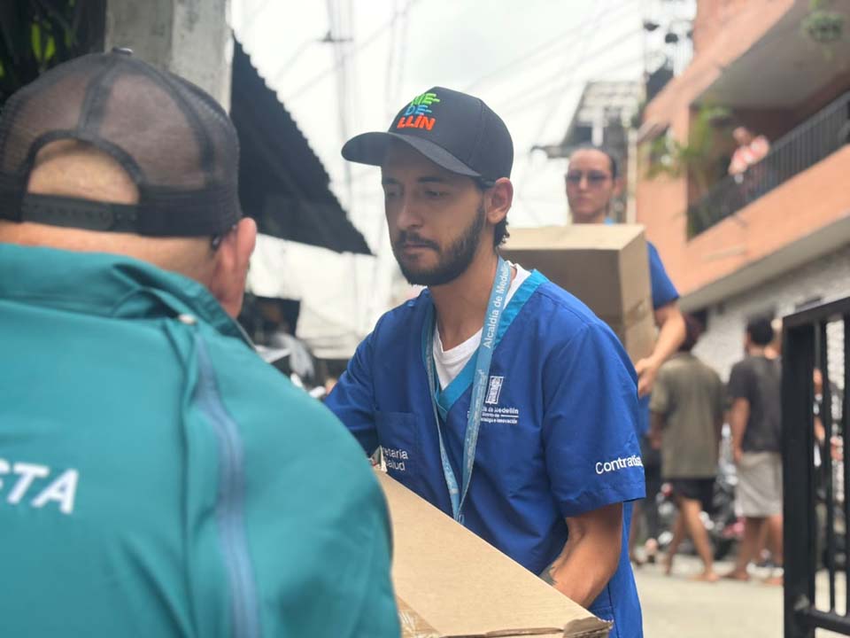 Imagen Medellín acompaña a 279 familias con 450 ayudas y atención en salud (1)