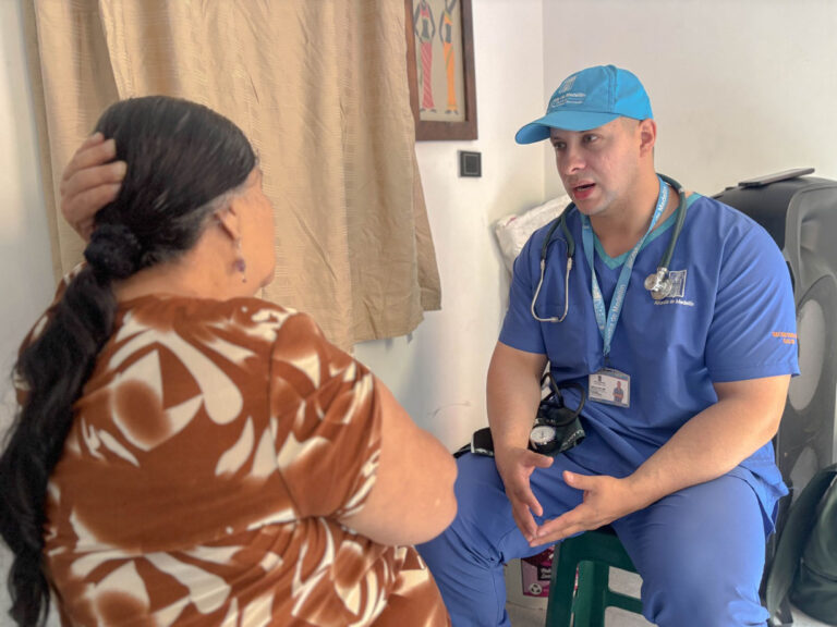 Imagen Medellín avanza en la detección temprana del cáncer de mama (4)
