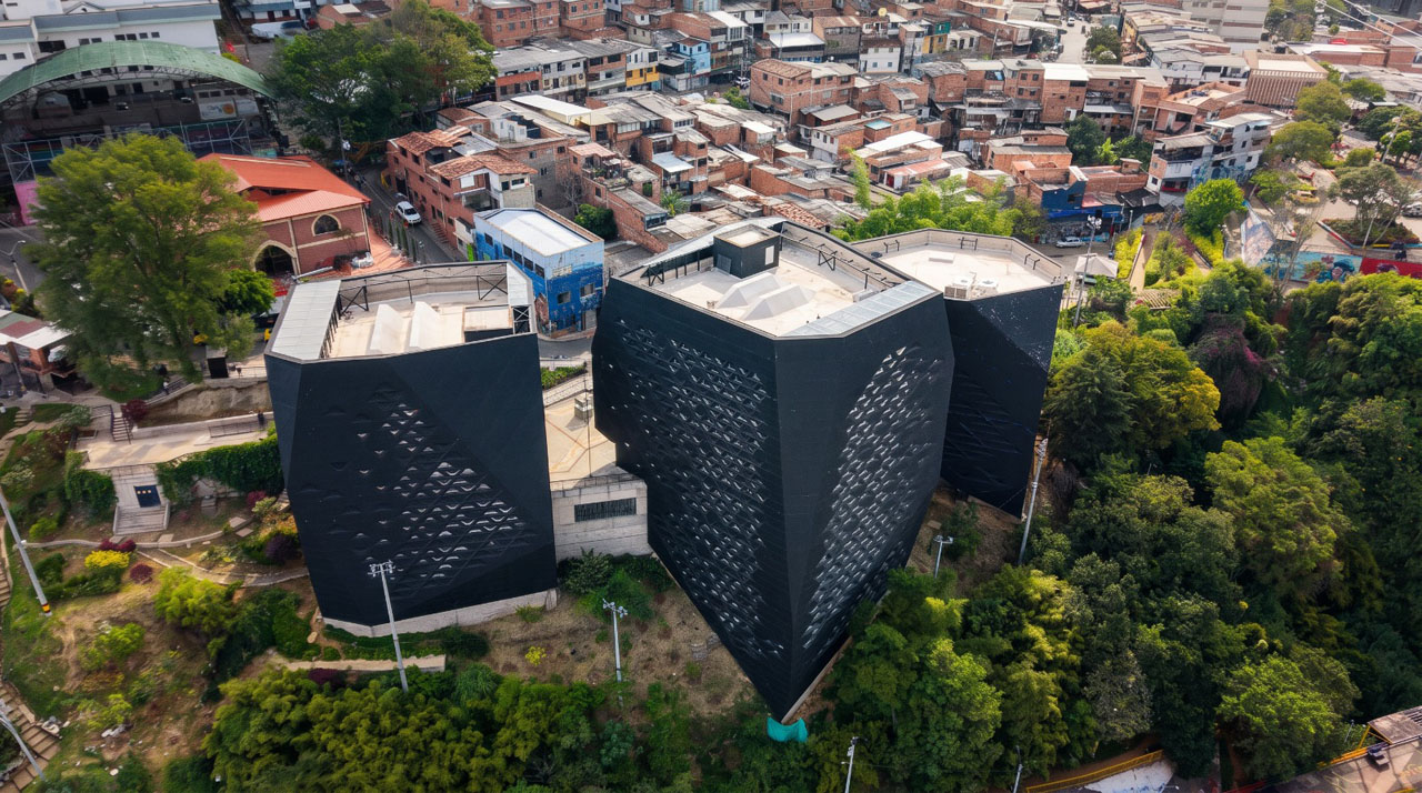 Imagen Parque Biblioteca Santo Domingo Savio (1)