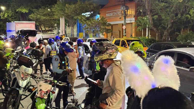 Imagen amplio dispositivo de seguridad durante todo el fin de semana de Halloween (2)