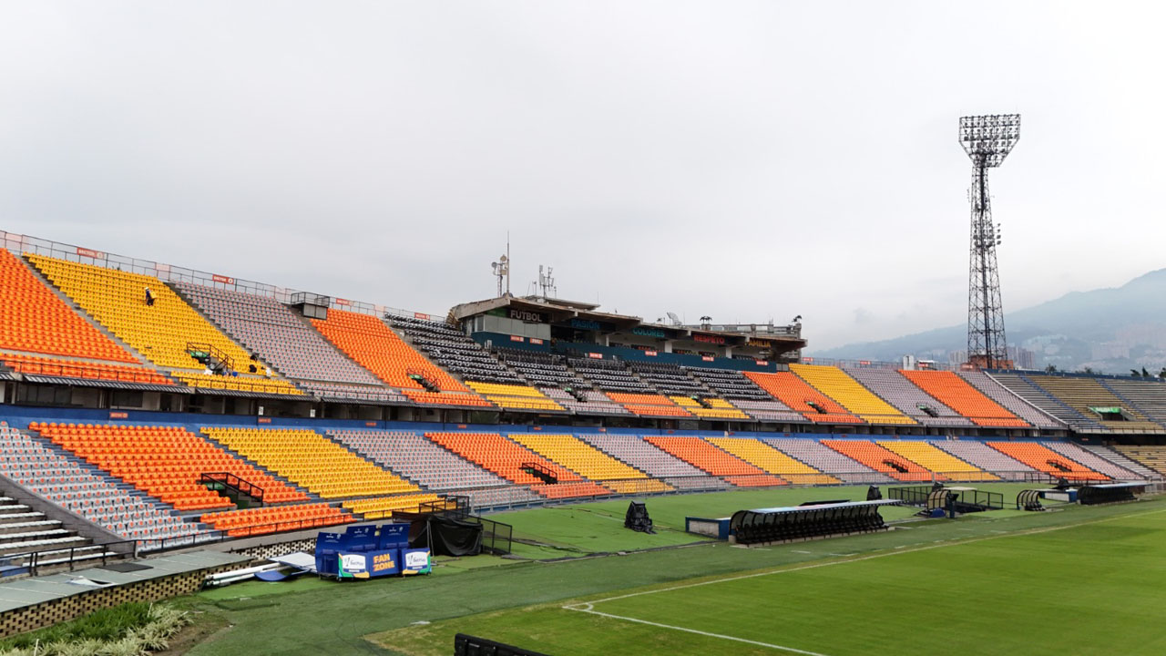 Desmonte de la cubierta del estadio Atanasio Girardot Imagen desmonte de la cubierta del estadio Atanasio Girardot (2)