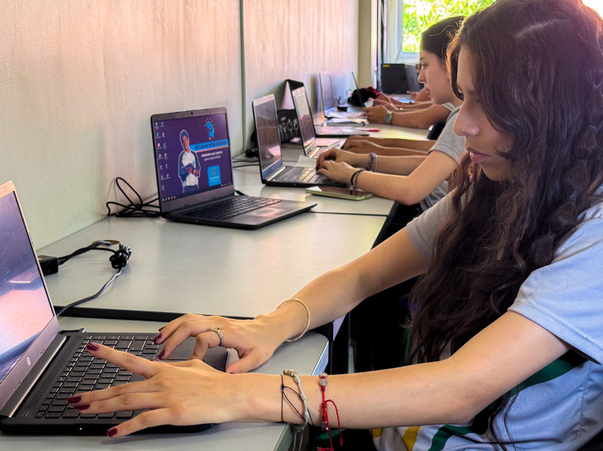 Imagen estudiante de Medellín viajará a la NASA (3)