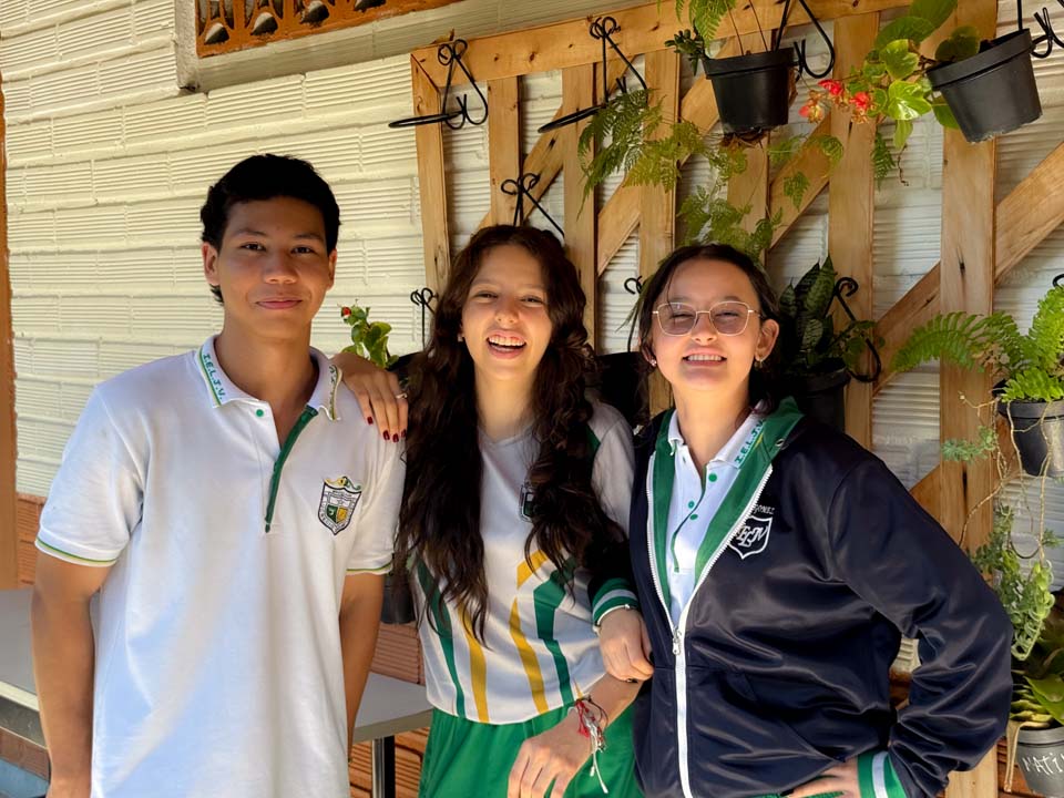 Imagen estudiante de un colegio oficial de Medellín se prepara para viajar a la NASA