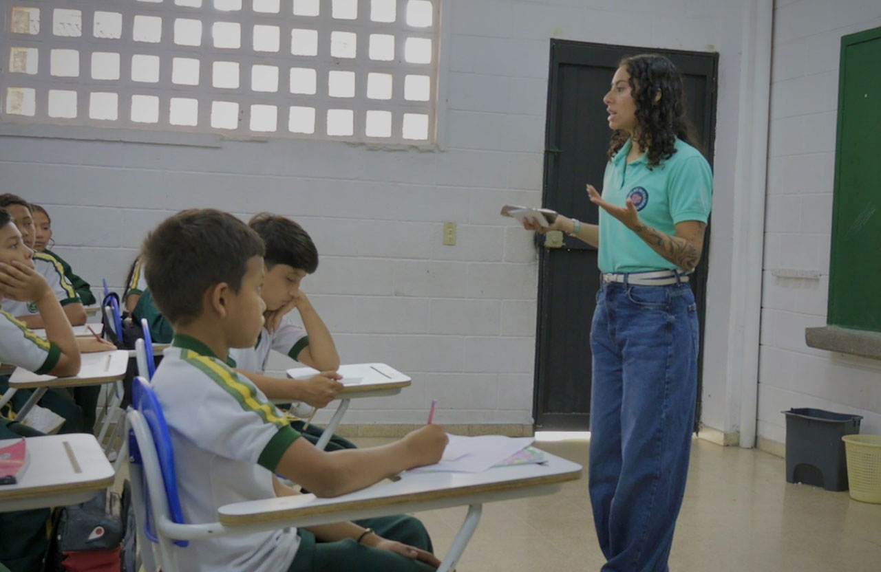 Imagen estudiantes de Medellín se forman para navegar de forma segura en internet (2)