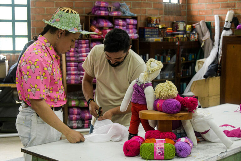 Imagen jóvenes y adultos con discapacidad construyen su proyecto de vida con apoyo de la Alcaldía de Medellín (3)