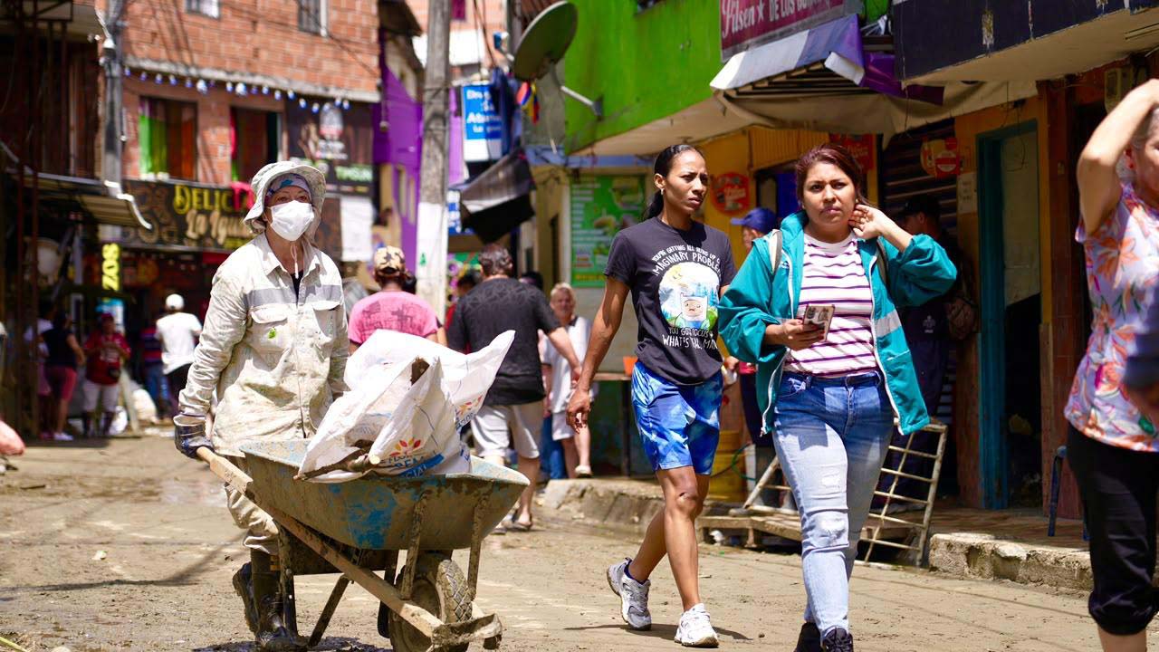 Imagen más de 800 ayudas, la Alcaldía de Medellín ha atendido a 330 familias afectadas por las lluvias (1)