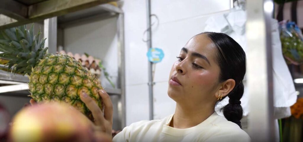 Darling con una piña Darling con una piña