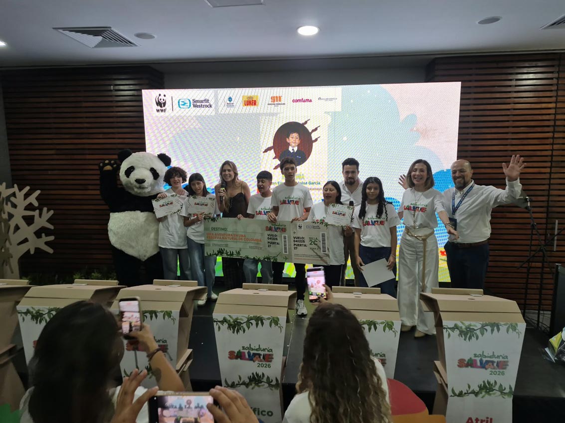 Finalistas, sus familiares y organizadores del concurso Sabiduría Salvaje 2026.