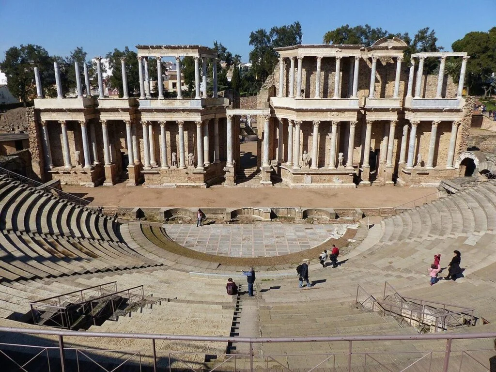 Teatro Romano de Mérida, fundado por Marco Vipsanio Agripa en 16-15 a.C. Wikimedia Commons (CC BY-SA 4.0).