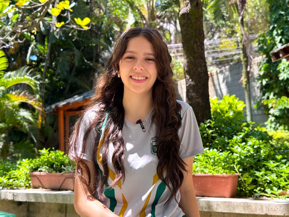 Imagen estudiante de un colegio oficial de Medellín se prepara para viajar a la NASA