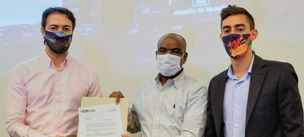 La Alcaldía de Medellín recibe certificación Ejemplar por la atención y reparación integral a víctimas