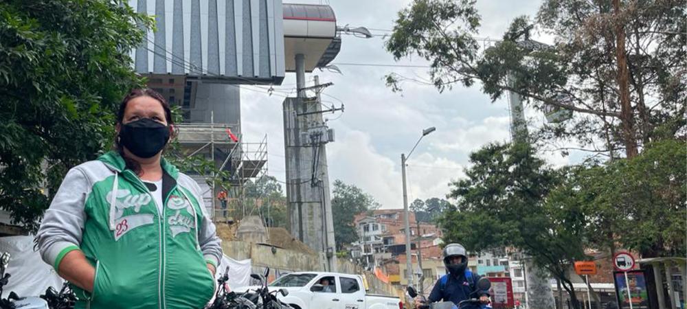 Maidé Vallejo, es la mujer encargada de tenerle tinto caliente a las personas que llegan a trabajar en la estación Doce de Octubre del Metrocable Picacho