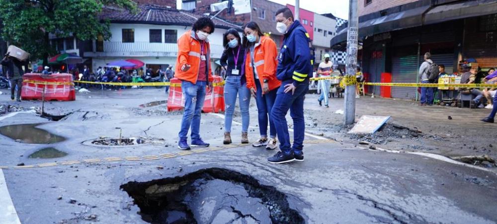 Avenida De Greiff sufrió daños graves debido a las fuertes lluvias de las últimas horas