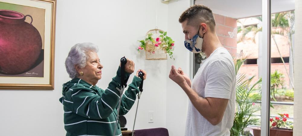 Medellín fortalece acciones para mejorar la calidad de vida de las personas cuidadoras