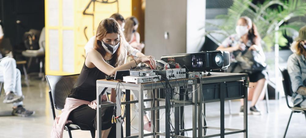 56 emprendimientos de la industria creativa de Medellín recibieron formación e incentivos económicos para su fortalecimiento