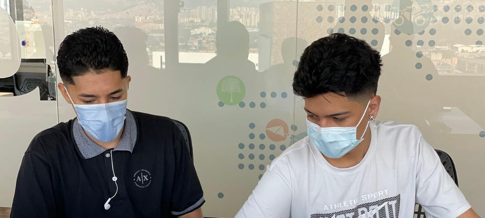 Estudiantes del semillero de Desarrollo de Software, recién egresados de bachillerato, iniciarán su primera experiencia laboral