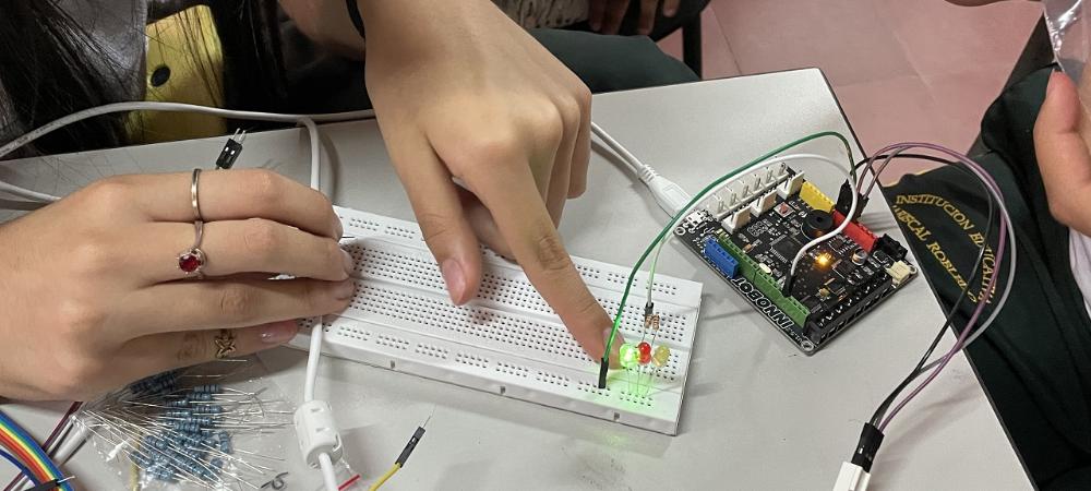 El 84 % de las instituciones educativas oficiales de Medellín tienen programas de media técnica