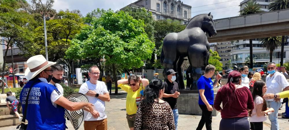 Un abrazo para darle calor a la Plaza Botero