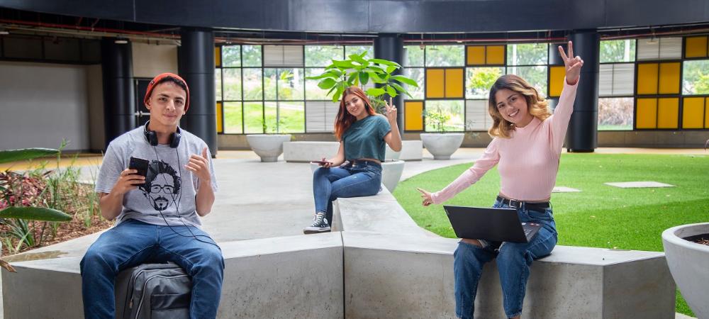 Medellín consolida alianzas con cinco grandes compañías de tecnología a nivel mundial con formación en C4TA