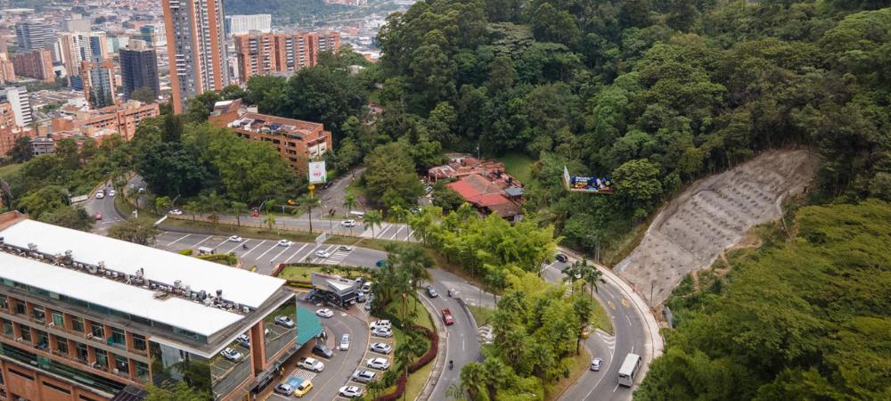 El carril descendente de la Avenida las Palmas ya cuenta con ambas calzadas habilitadas