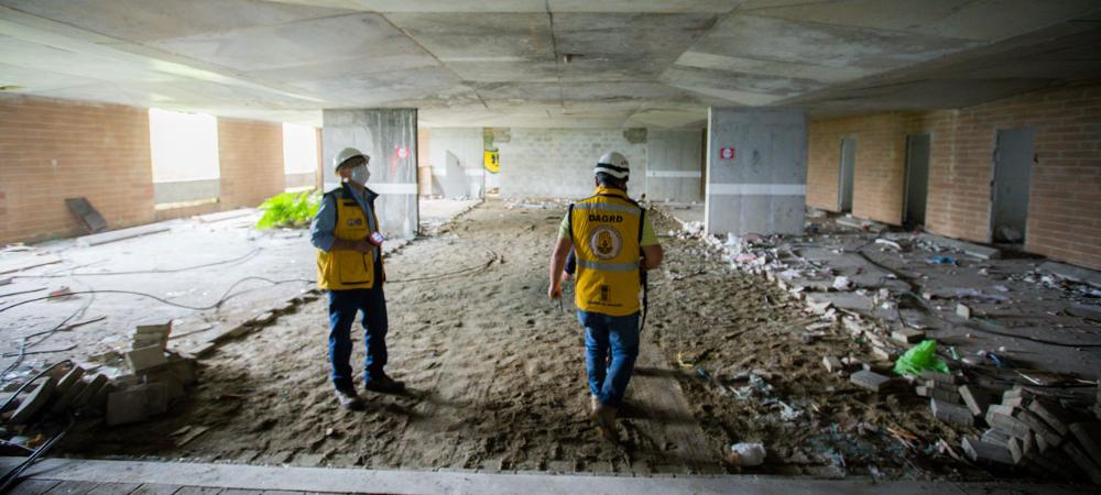 La Alcaldía de Medellín inspecciona y hace seguimiento a 15 edificaciones en riesgo en la ciudad