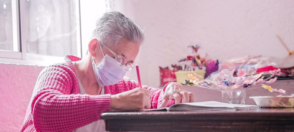 El programa Familias Cuidadoras de la Alcaldía de Medellín mitigó impactos de la pandemia en personas mayores