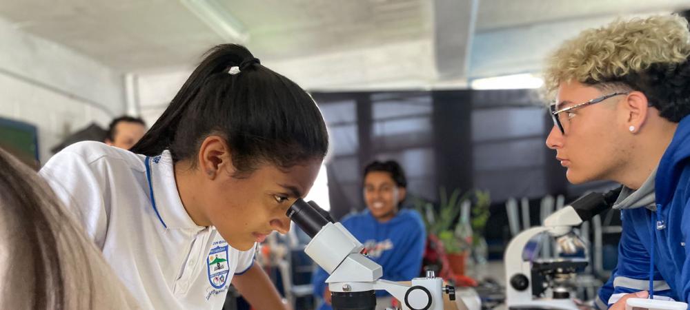 Después de ocho años, Medellín alcanza de nuevo un 100 % en la gestión de cobertura educativa