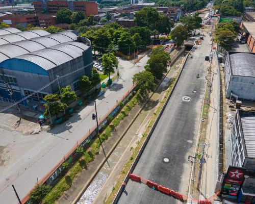 Con la pavimentación de vías, se cumple otro hito en la construcción del corredor de Metroplús en la calle 12 sur