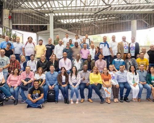 Con la creación del fondo de vivienda y la renovación del plan de bienestar, la Alcaldía de Medellín firmó acuerdo con organizaciones sindicales  